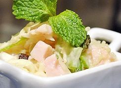 Salada de peito de peru com abacaxi