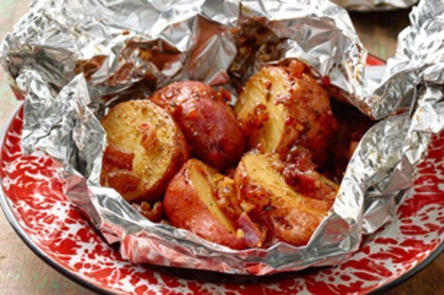 Batatas assadas com bacon e páprica
