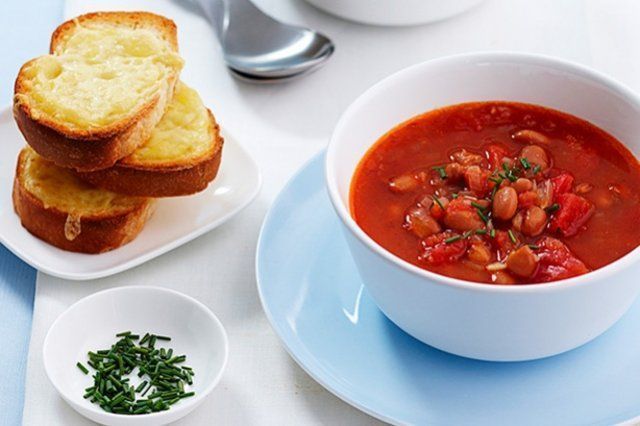 Sopa de tomate e feijão