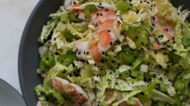 Salada de repolho com camarão