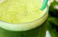 Suco de Abacaxi com Chá Verde